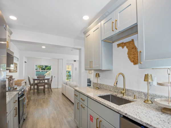 Fort Myers Beach Vacation Rental - Spacious 6 Bedroom Coastal Retreat Near Beach